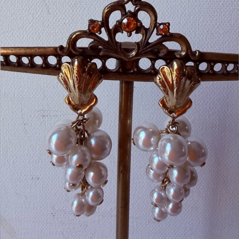 Elegant Gold and Pearl Drop Earrings